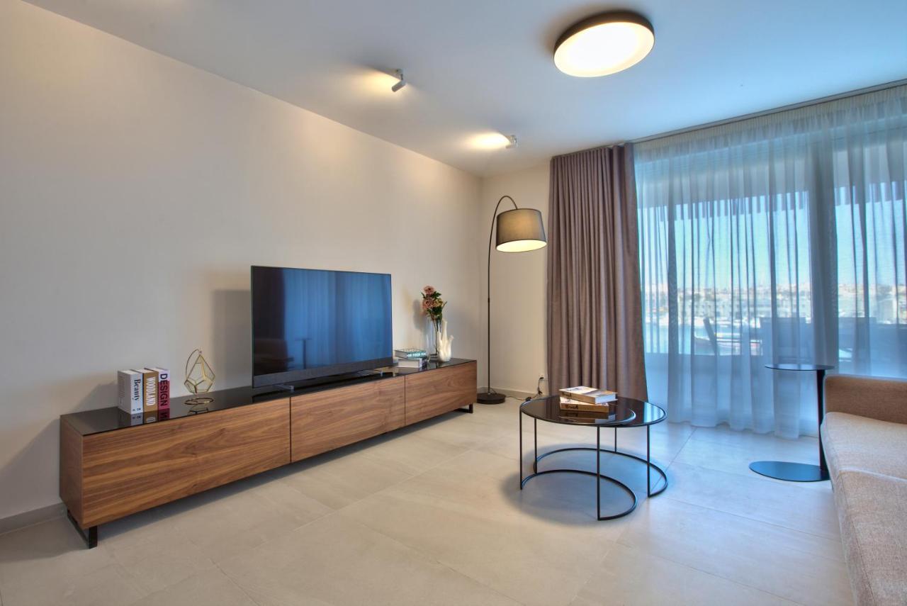 Sea Front Spacious Valletta Views Apartments Sliema Eksteriør billede